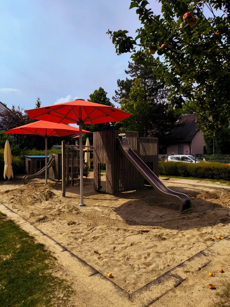 Sonnenschirme im Kindergarten.