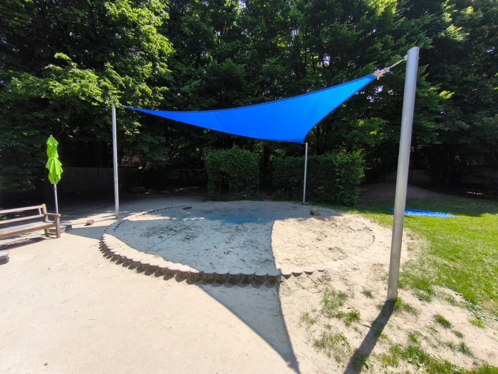 Fest verspanntes Sonnensegel.